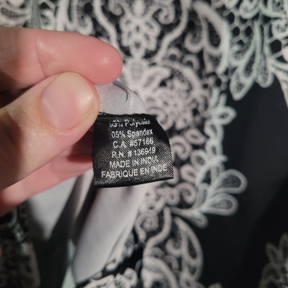 Tango Mango Split Neck Blouse Size L Faux Zippers B&W Lace Print Sleeveless - Picture 9 of 10